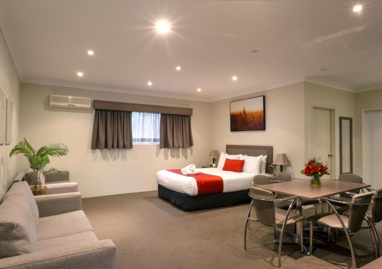 Parkes International汽车旅馆 外观 照片